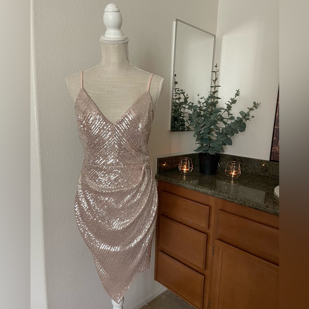 Windsor Champagne Gold Sequin Mini Dress in size Large. New with Tags